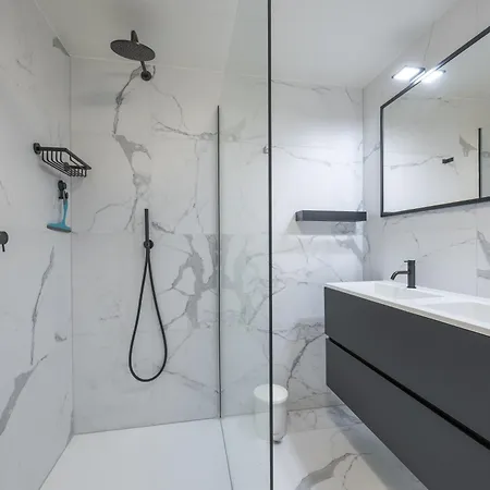 아파트 Lecomte - The White House 237 *